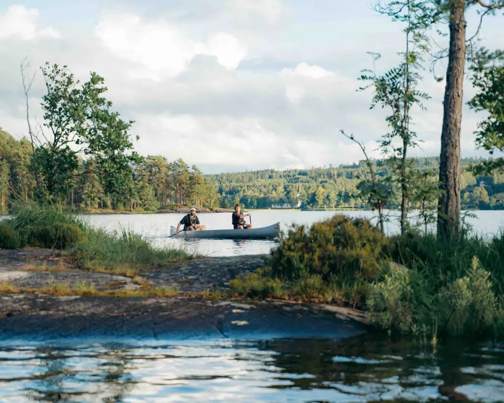 Two friends doing The Canoe Trip