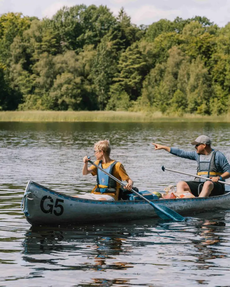 Two participants traveling in Sweden by canoe.